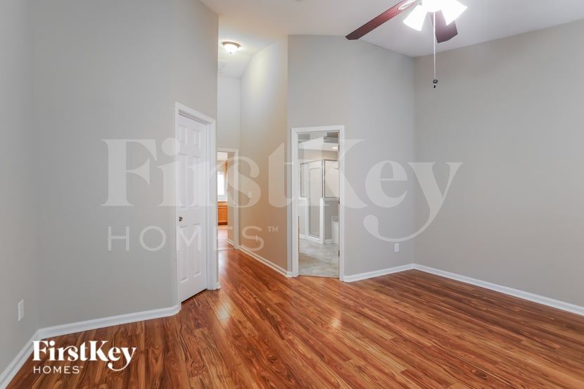 Building Photo - 1460 Greenway Pl