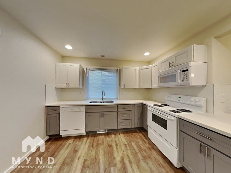 Building Photo - 13523 5th Ave Ct S