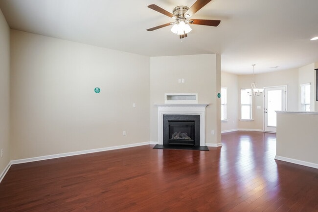 Building Photo - 255 Falcon Ct