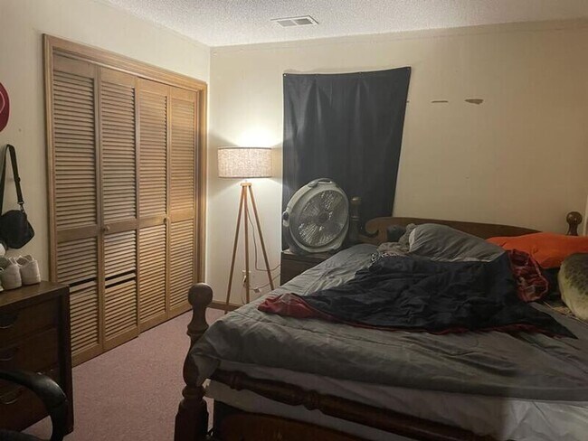 Building Photo - 122 Cedar Creek Cir