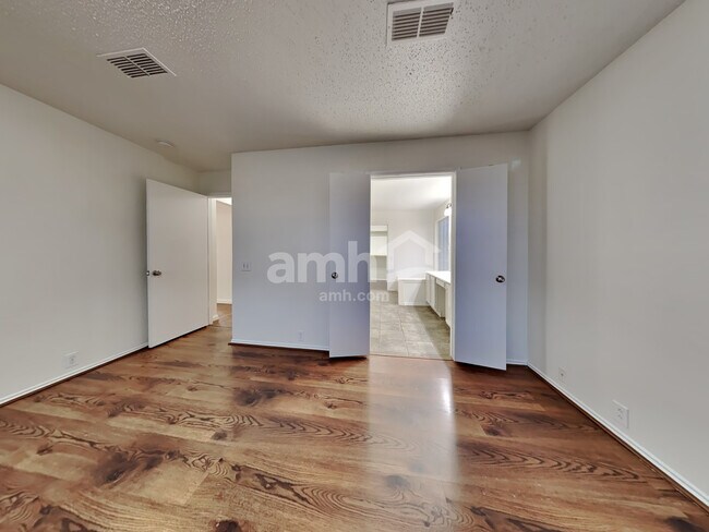 Building Photo - 828 Norfolk Dr