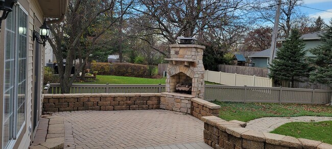 Building Photo - 260 Shipland Dr