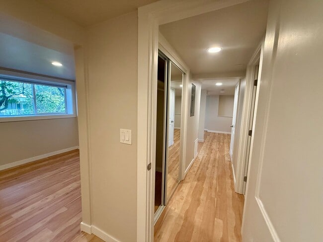 Building Photo - North Queen Anne Home