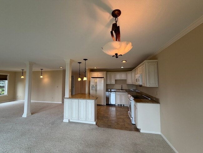 Building Photo - Mukilteo View Condo