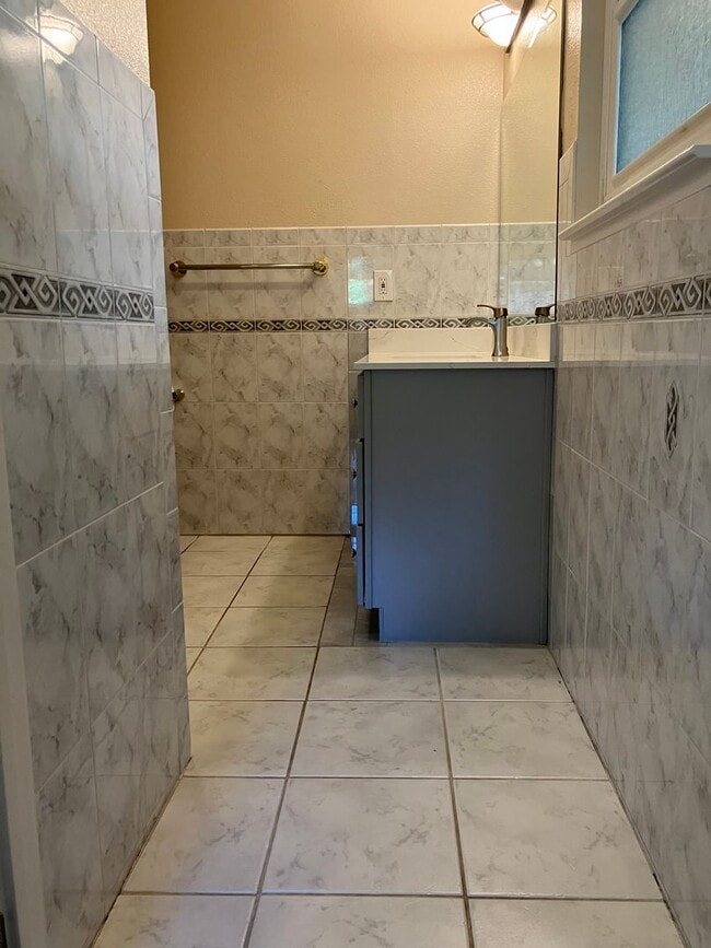 Building Photo - Nicely Updated 4-Bedroom House With Nice B...