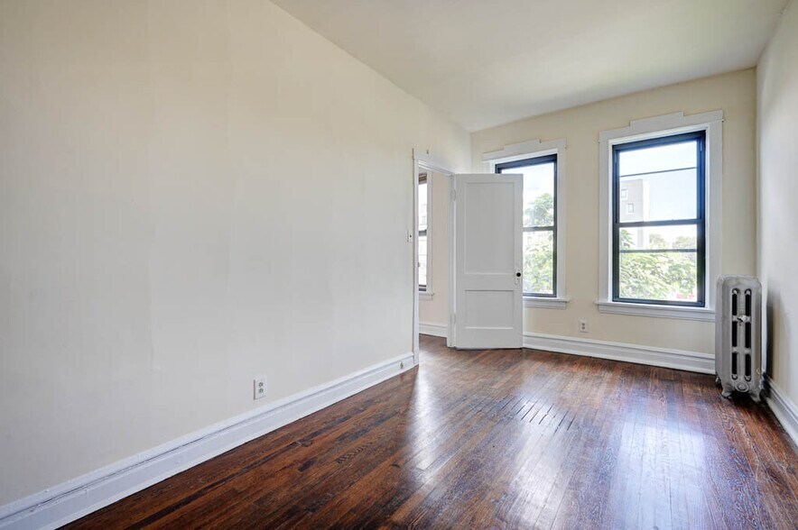 Building Photo - 2638 N Milwaukee Ave