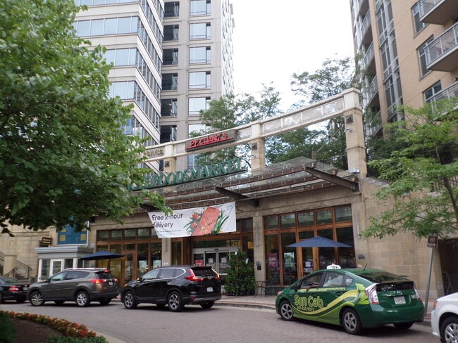Building Photo - 4620 N Park Ave