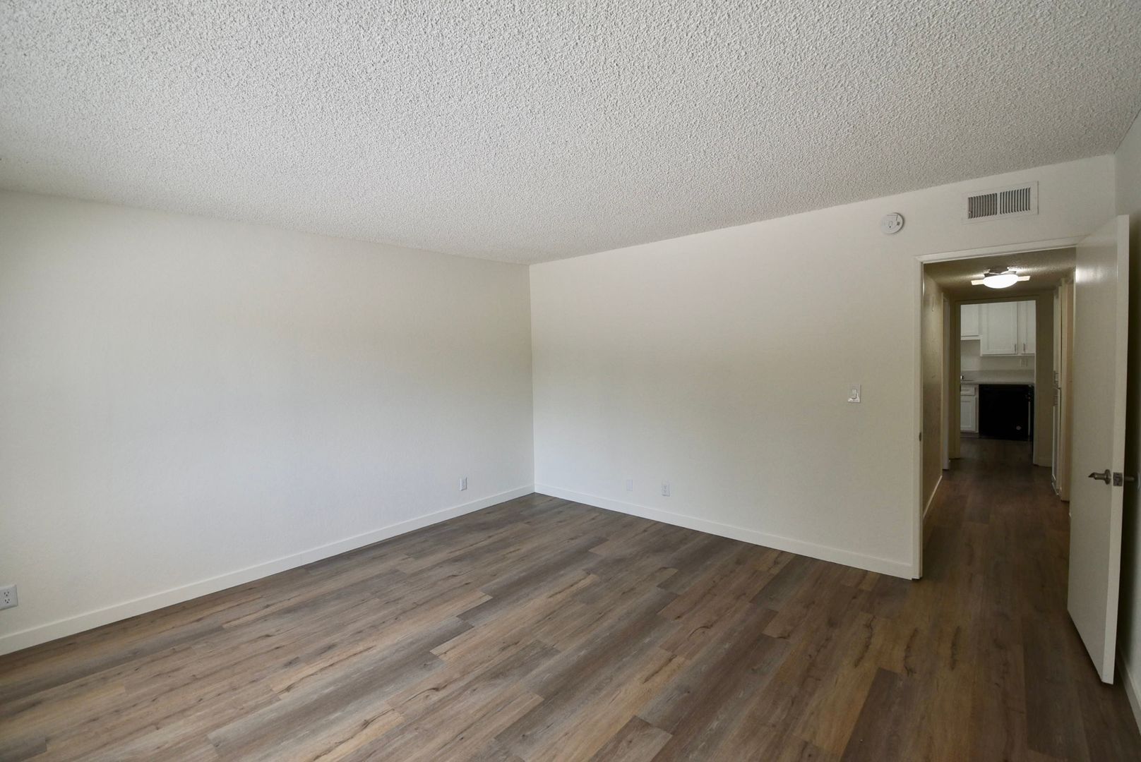 Building Photo - 24411 Newhall Ave