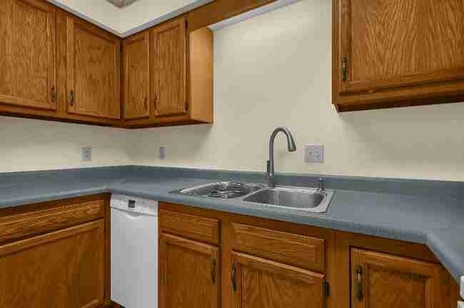 Building Photo - 657 E Crest Dr