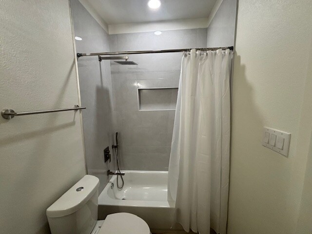 Building Photo - 216 University Ave.