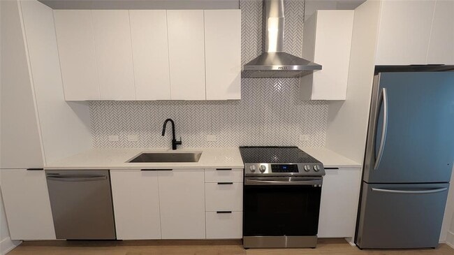 Building Photo - 2500 Longview St