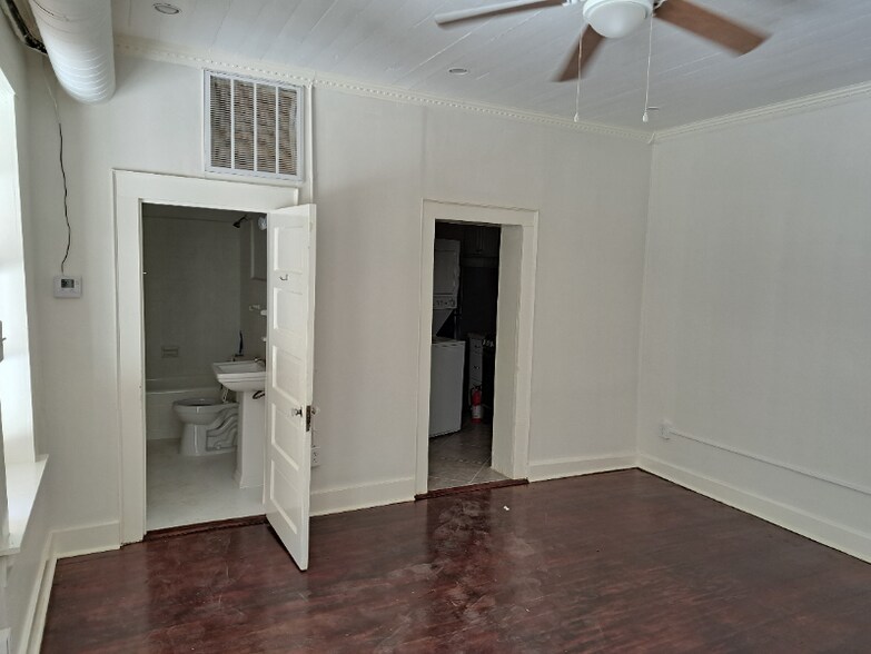 Building Photo - 711 Royal St