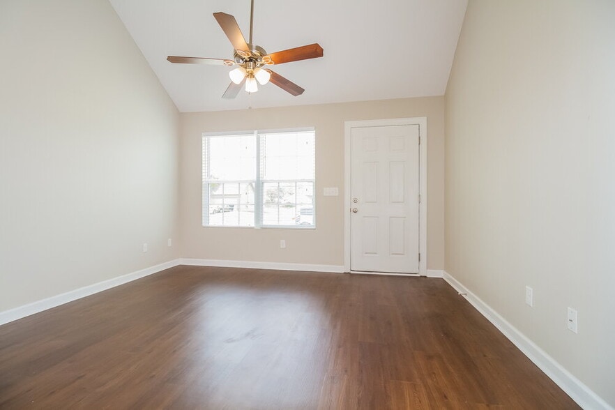 Building Photo - 1528 Passage Dr