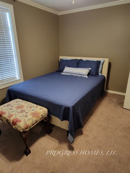 Building Photo - 402 Church St NE