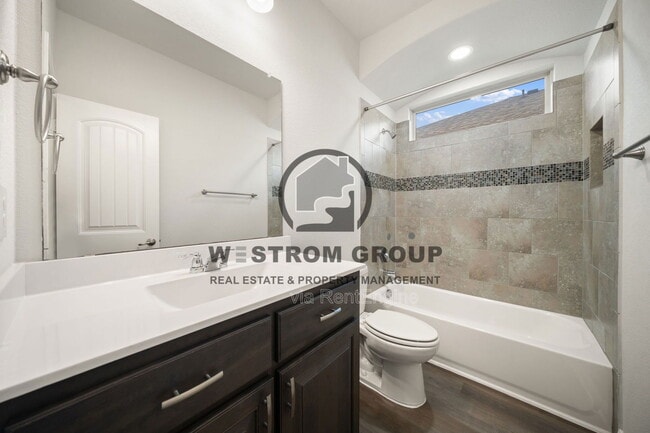 Building Photo - 1036 Cushing Dr