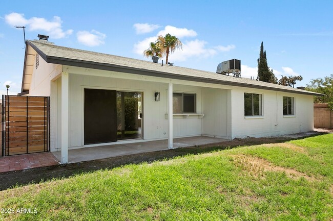 Building Photo - 6221 E Evans Dr