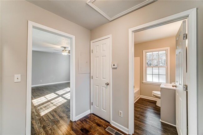 Building Photo - 4652 Old Cowan Rd