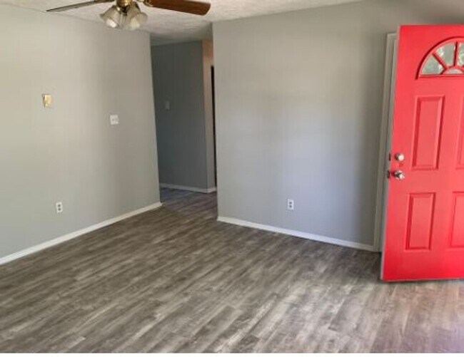 Building Photo - 1578 Van Buren Dr