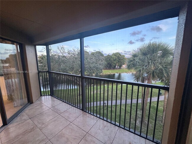 Building Photo - 15489 N Miami Lakeway