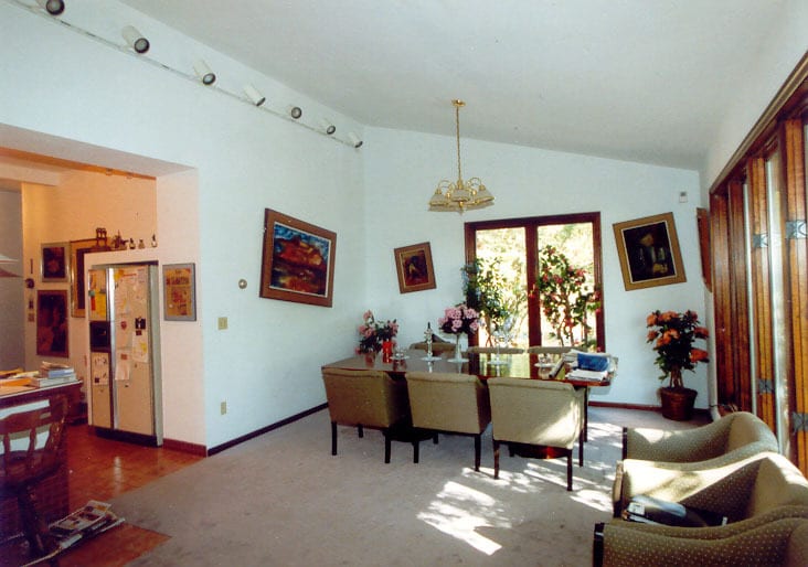 Building Photo - 2959 Deckebach Ave