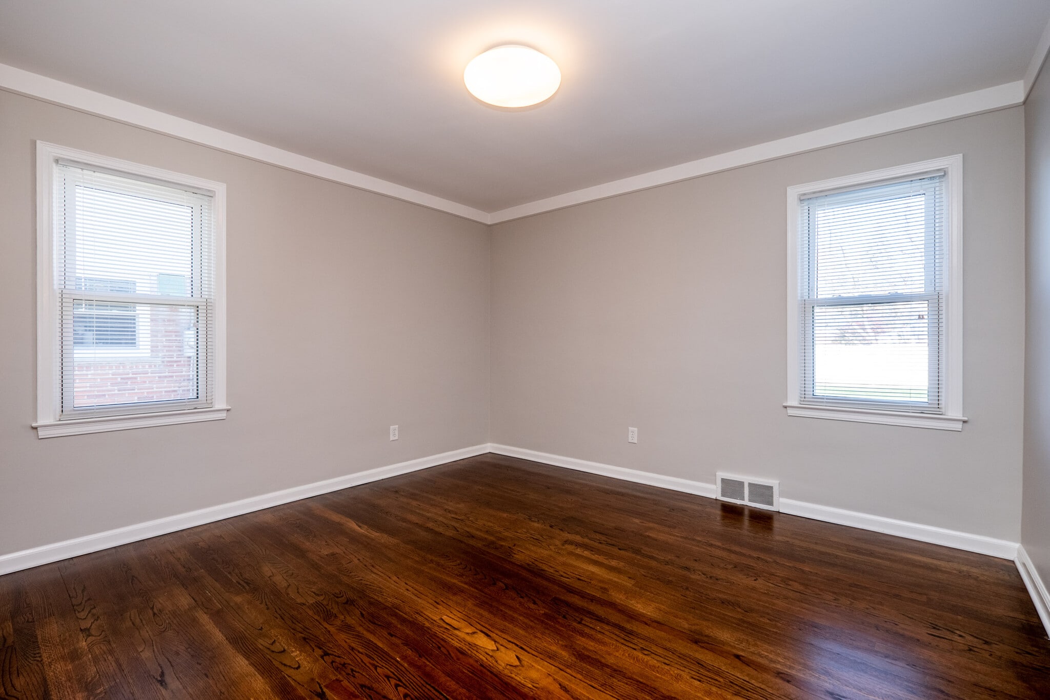 Building Photo - 429 E La Salle Ave