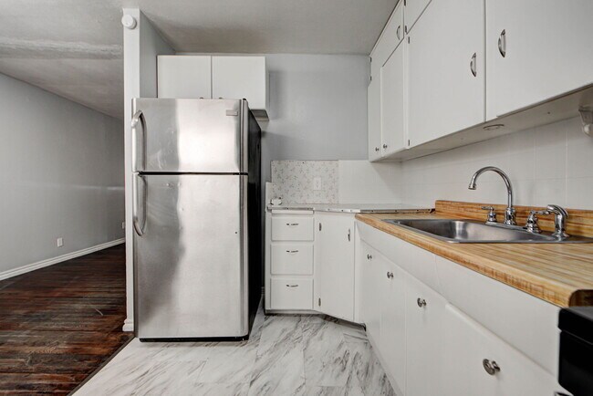 Building Photo - 1110 W Apache St