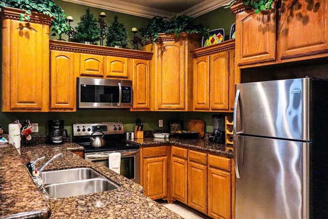 Building Photo - 117 E Lantana St