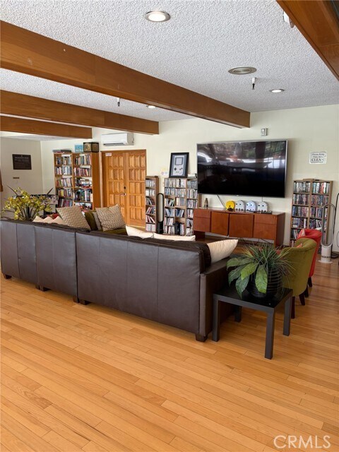 Building Photo - 1127 E Del Mar Blvd