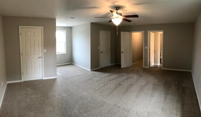 Building Photo - 4518 E Bridgewood Dr