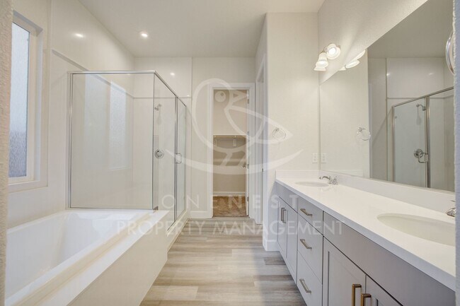 Building Photo - Fabulous floorplan; 3 bdrm 3 bthm + bonus ...