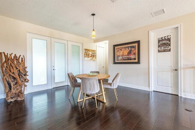 Building Photo - 15711 Panther Lake Dr
