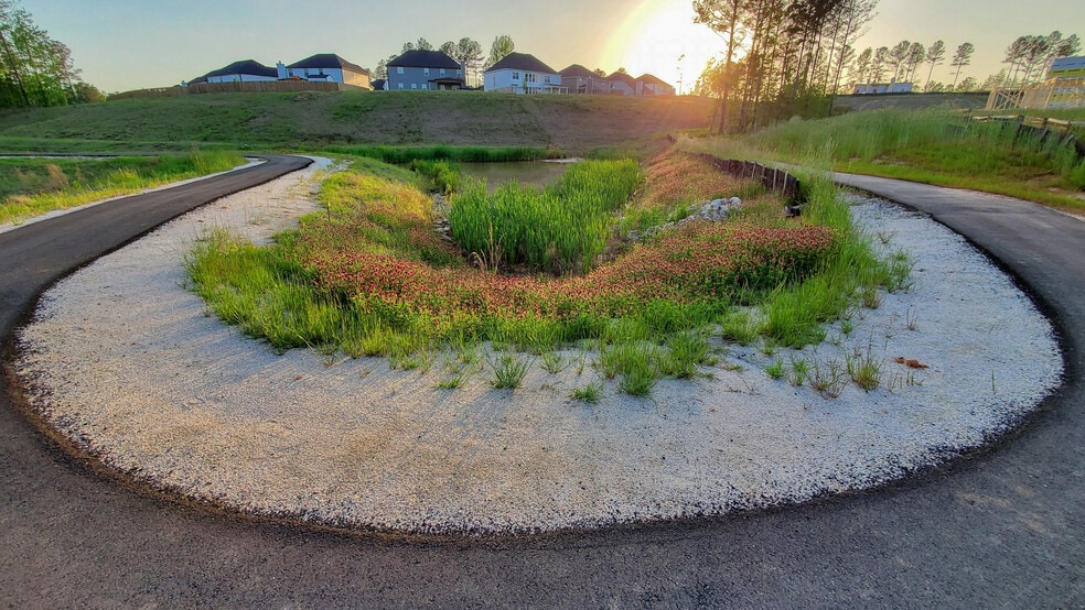 Building Photo - 2036 Warbler Dr