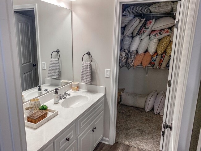 Building Photo - 413 Andover Dr