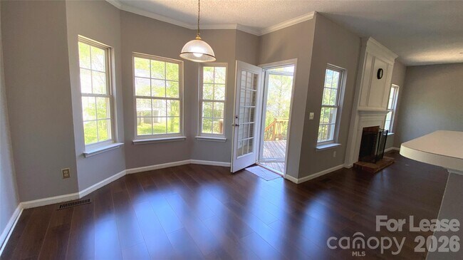 Building Photo - 127 Meadow Pond Ln