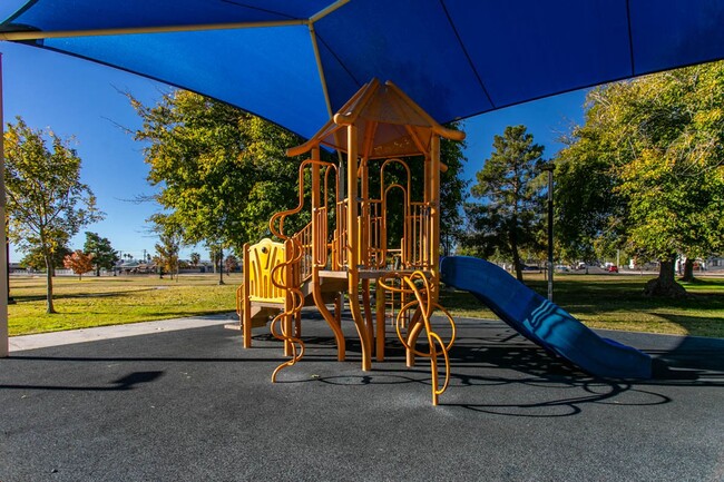 Building Photo - Nicely Updated 2 Bed, 1 Bath Single Story Home In Established Neighborhood