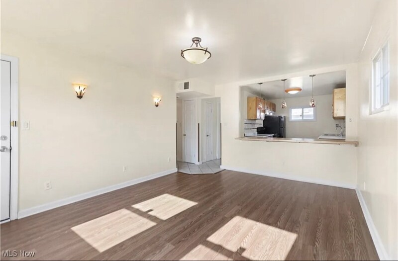 Building Photo - 3836 W 117th St