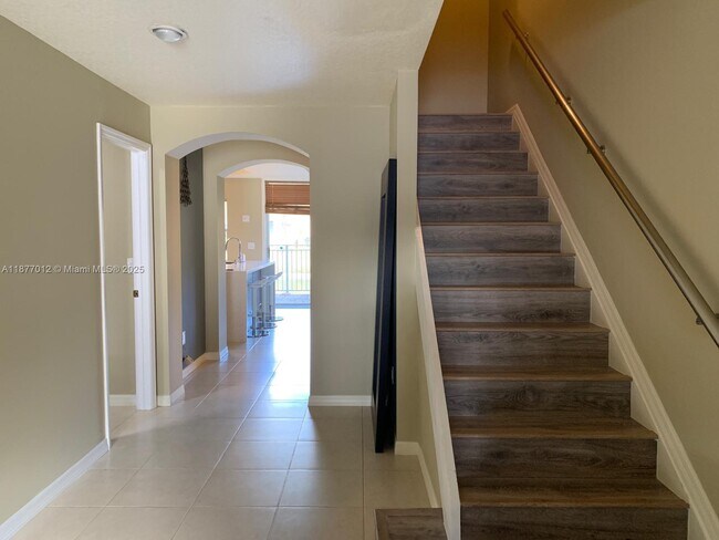 Building Photo - 4926 Leeward Ln