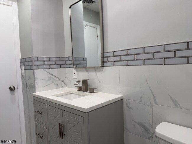 Building Photo - 10-06 1st St