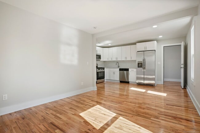 Building Photo - 10 Perry Hill Rd