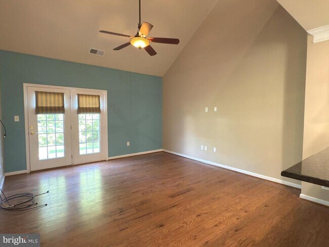 Building Photo - 44342 Oakmont Manor Square