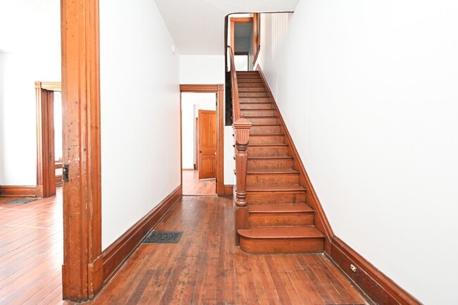 Building Photo - 735 Considine Ave