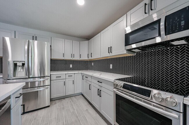Building Photo - 11207 S Iroquois Dr