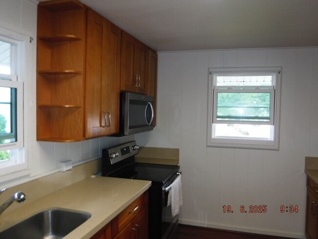 Building Photo - At Home in Manoa 2/1/1