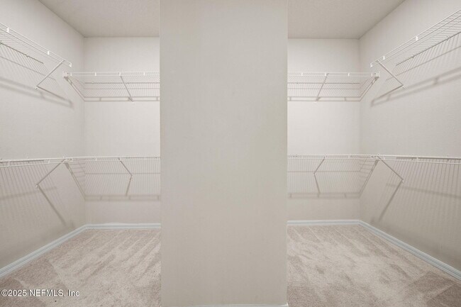 Building Photo - 2817 Ivy Post Dr