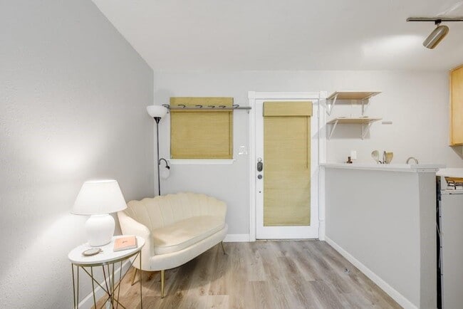 Building Photo - 1111 W 10th St