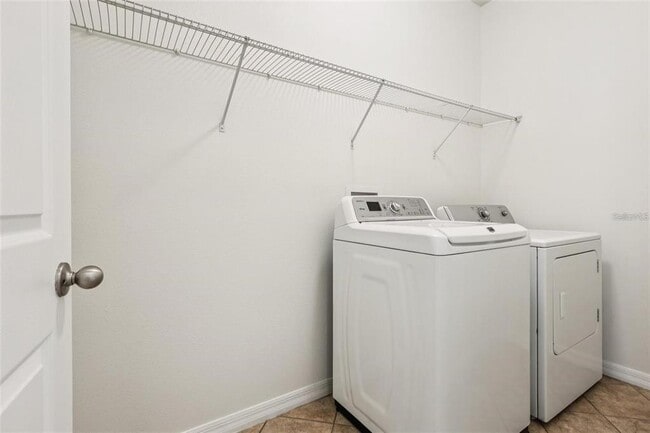 Building Photo - 1126 Maumee St