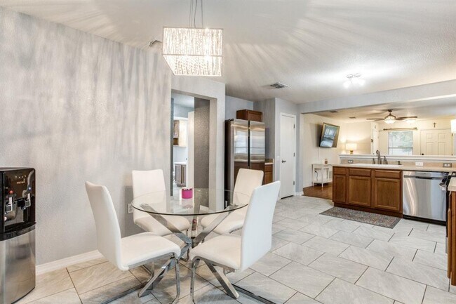 Building Photo - 3616 Sand Dunes Ave