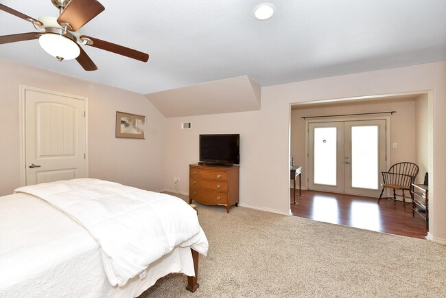 Building Photo - 226 Valmar