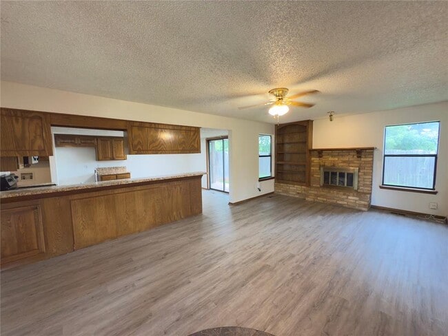 Building Photo - 217 Woodbridge Cir