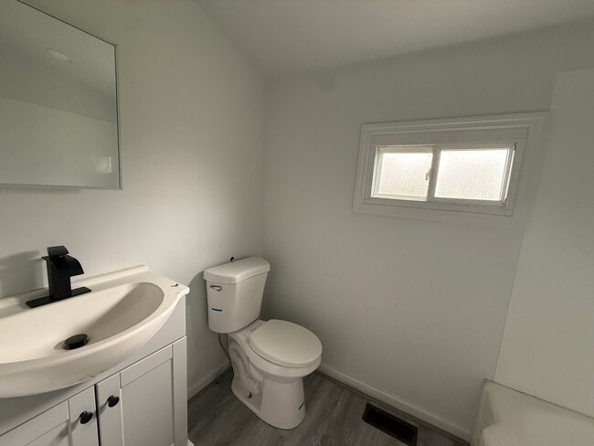 Building Photo - 2487 Walnut St